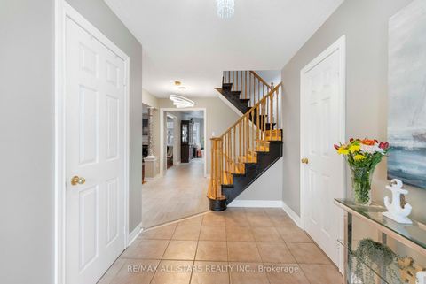 Photo 4 at 18 Reddenhurst Crescent, Keswick South, Georgina