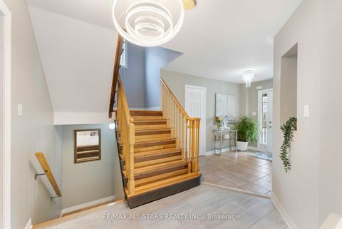 Photo 5 at 18 Reddenhurst Crescent, Keswick South, Georgina
