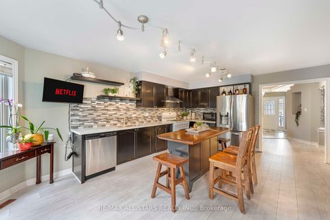 Photo 9 at 18 Reddenhurst Crescent, Keswick South, Georgina