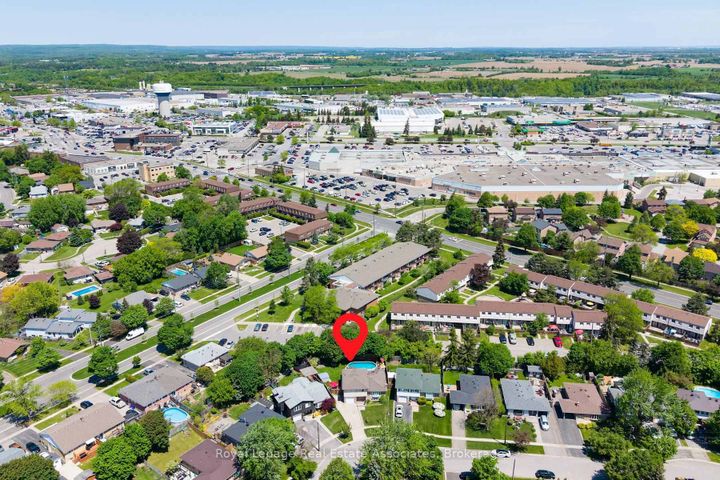 Photo 2 at 26 Marilyn Crescent, Georgetown, Halton Hills