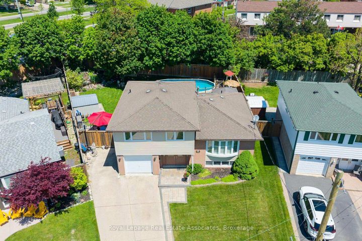 Photo 3 at 26 Marilyn Crescent, Georgetown, Halton Hills