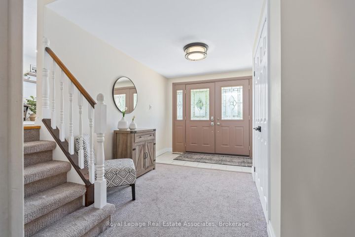 Photo 4 at 26 Marilyn Crescent, Georgetown, Halton Hills
