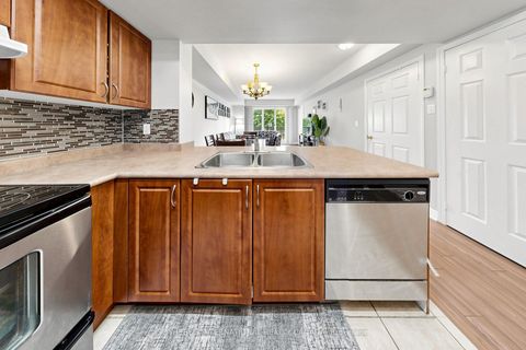 Photo 11 at 2012 - 3035 Finch Avenue W, Humbermede, Toronto