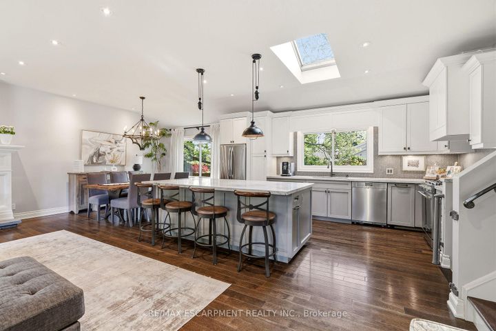 Photo 1 at 600 Deborah Crescent, LaSalle, Burlington