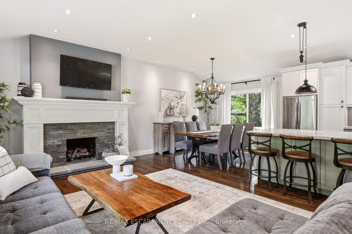 Photo 3 at 600 Deborah Crescent, LaSalle, Burlington