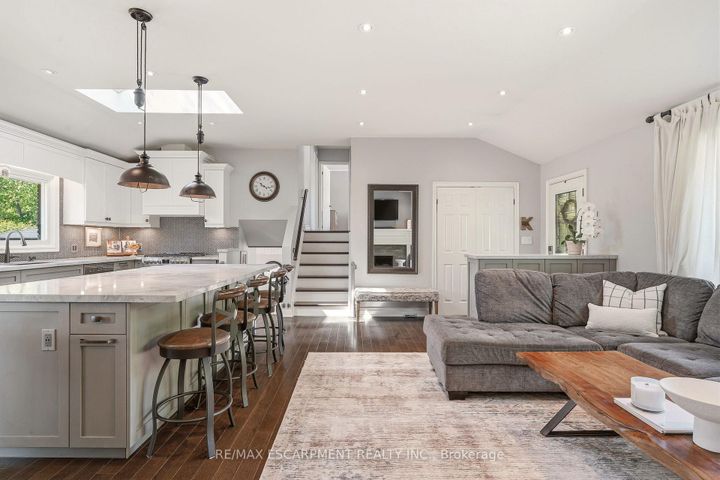 Photo 5 at 600 Deborah Crescent, LaSalle, Burlington