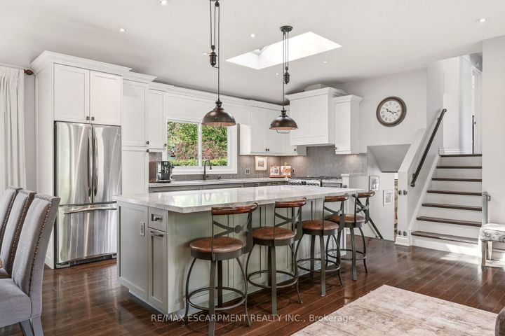 Photo 6 at 600 Deborah Crescent, LaSalle, Burlington