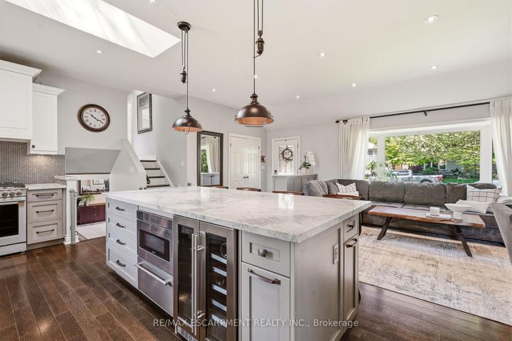 Photo 7 at 600 Deborah Crescent, LaSalle, Burlington