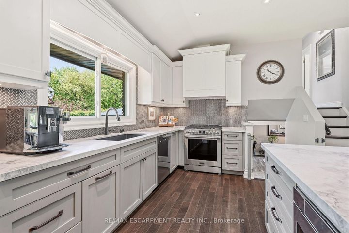 Photo 8 at 600 Deborah Crescent, LaSalle, Burlington