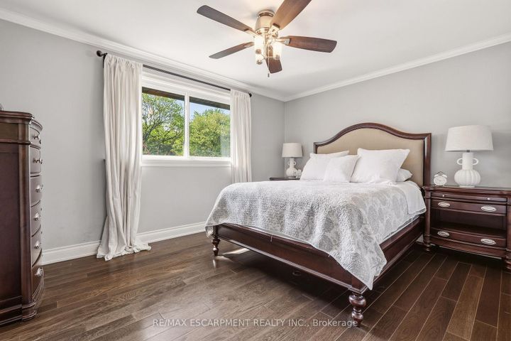Photo 10 at 600 Deborah Crescent, LaSalle, Burlington