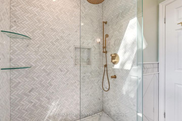 Photo 12 at 600 Deborah Crescent, LaSalle, Burlington