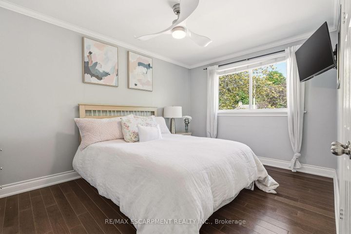 Photo 13 at 600 Deborah Crescent, LaSalle, Burlington