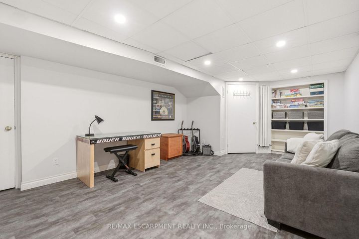 Photo 20 at 600 Deborah Crescent, LaSalle, Burlington