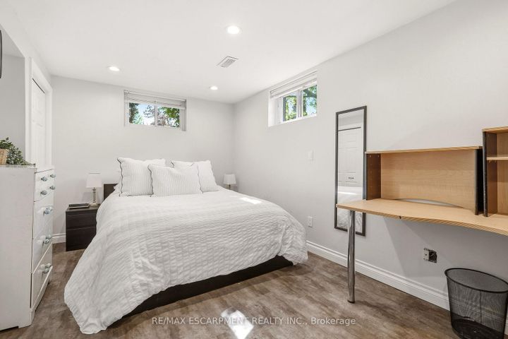 Photo 21 at 600 Deborah Crescent, LaSalle, Burlington