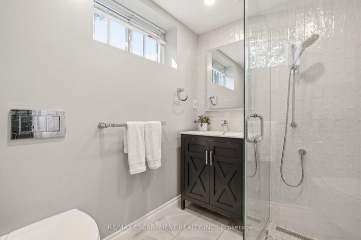 Photo 22 at 600 Deborah Crescent, LaSalle, Burlington