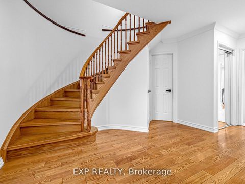 Photo 2 at 125 Green Bush Crescent, Yorkhill, Vaughan
