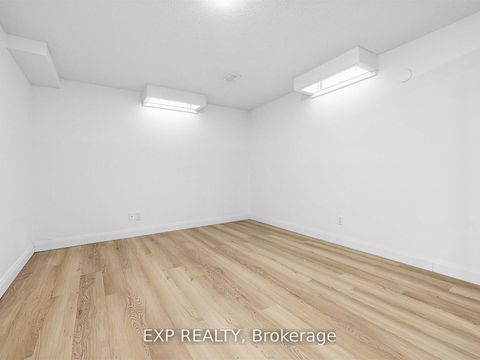 Photo 29 at 125 Green Bush Crescent, Yorkhill, Vaughan