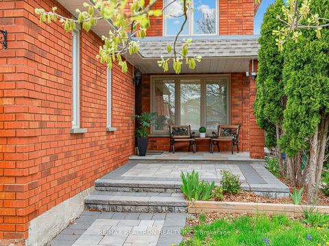 Photo 2 at 128 Embassy Drive, East Woodbridge, Vaughan