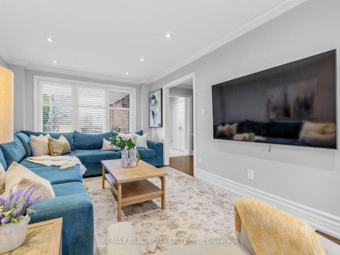 Photo 6 at 128 Embassy Drive, East Woodbridge, Vaughan
