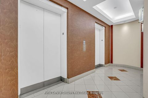 Photo 4 at 403 - 980 Yonge Street, Annex, Toronto