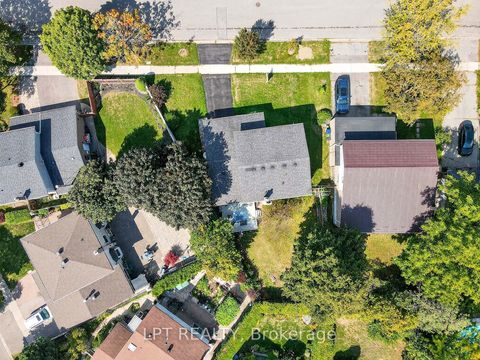 Photo 2 at 49 Kentish Crescent, Malvern West, Toronto