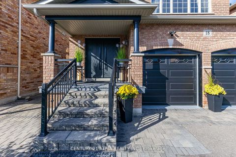 Photo 1 at 18 Abbott Avenue, Bayview Northeast, Aurora