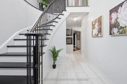 Photo 2 at 18 Abbott Avenue, Bayview Northeast, Aurora