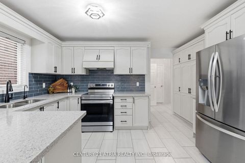 Photo 5 at 18 Abbott Avenue, Bayview Northeast, Aurora