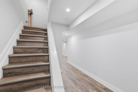 Photo 21 at 18 Abbott Avenue, Bayview Northeast, Aurora