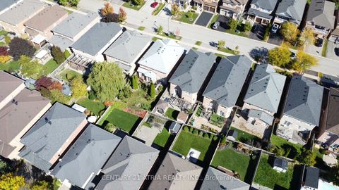 Photo 29 at 18 Abbott Avenue, Bayview Northeast, Aurora