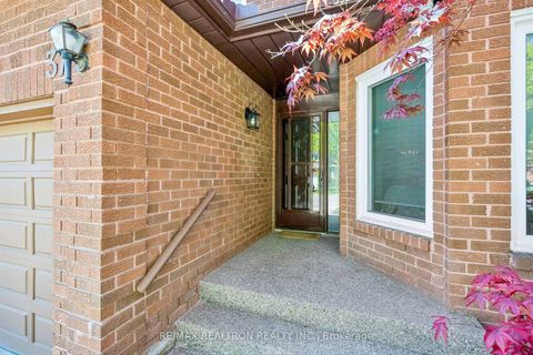 Photo 2 at 37 Dundurn Crescent, Uplands, Vaughan