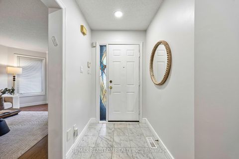 Photo 4 at 37 Dundurn Crescent, Uplands, Vaughan