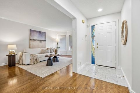 Photo 5 at 37 Dundurn Crescent, Uplands, Vaughan