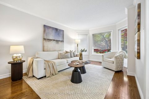 Photo 7 at 37 Dundurn Crescent, Uplands, Vaughan