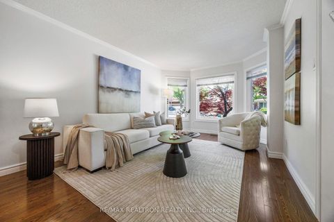 Photo 8 at 37 Dundurn Crescent, Uplands, Vaughan