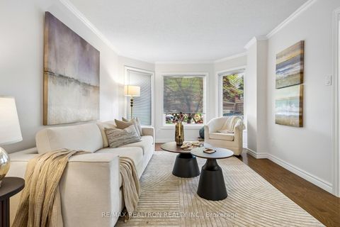 Photo 9 at 37 Dundurn Crescent, Uplands, Vaughan