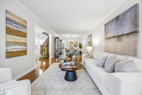 Photo 10 at 37 Dundurn Crescent, Uplands, Vaughan