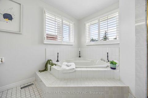 Photo 31 at 37 Dundurn Crescent, Uplands, Vaughan