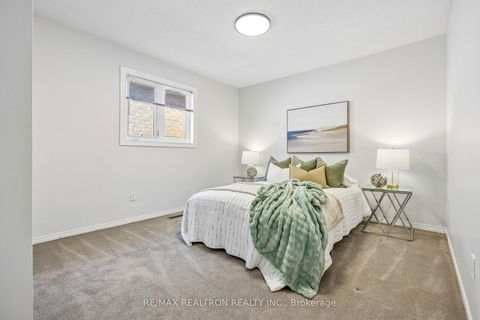 Photo 32 at 37 Dundurn Crescent, Uplands, Vaughan