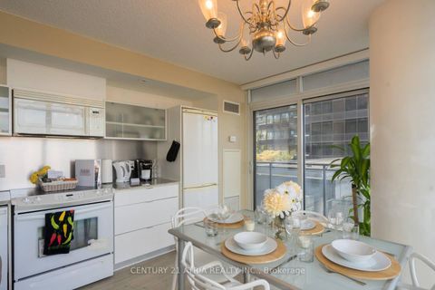 Photo 2 at 302 - 4K Spadina Avenue, Waterfront Communities C1, Toronto