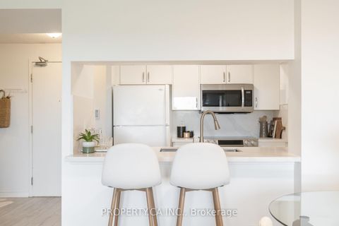 Photo 10 at 1422 - 18 Mondeo Drive, Dorset Park, Toronto