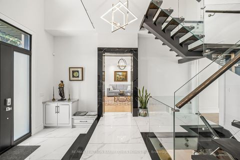 Photo 3 at 2 Hemford Crescent, Don Mills, Toronto