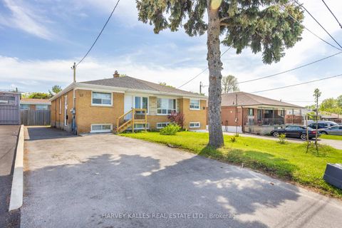 Photo 1 at 29 Giltspur Drive, Jane Heights, Toronto