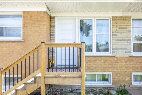 Photo 2 at 29 Giltspur Drive, Jane Heights, Toronto