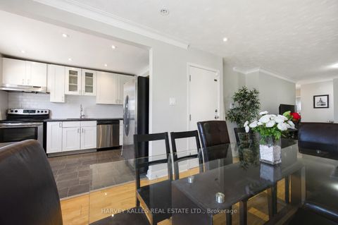 Photo 5 at 29 Giltspur Drive, Jane Heights, Toronto