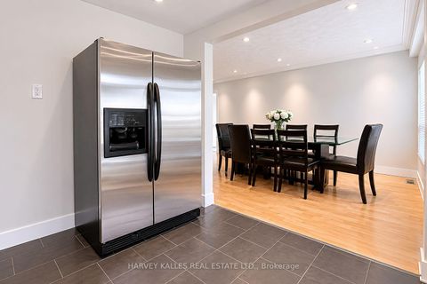 Photo 7 at 29 Giltspur Drive, Jane Heights, Toronto