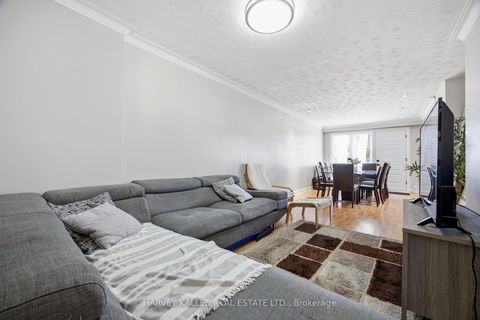 Photo 10 at 29 Giltspur Drive, Jane Heights, Toronto