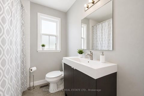 Photo 13 at 29 Giltspur Drive, Jane Heights, Toronto