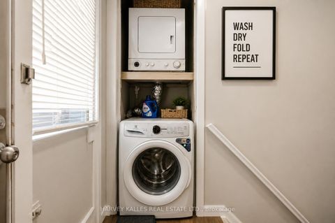 Photo 18 at 29 Giltspur Drive, Jane Heights, Toronto