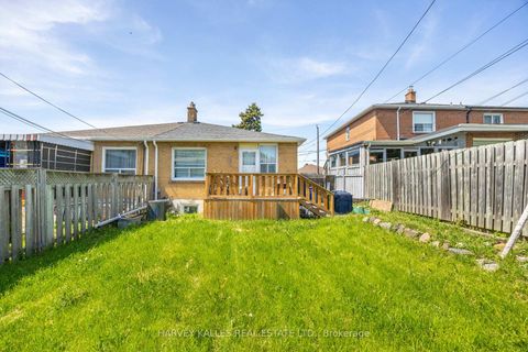 Photo 30 at 29 Giltspur Drive, Jane Heights, Toronto
